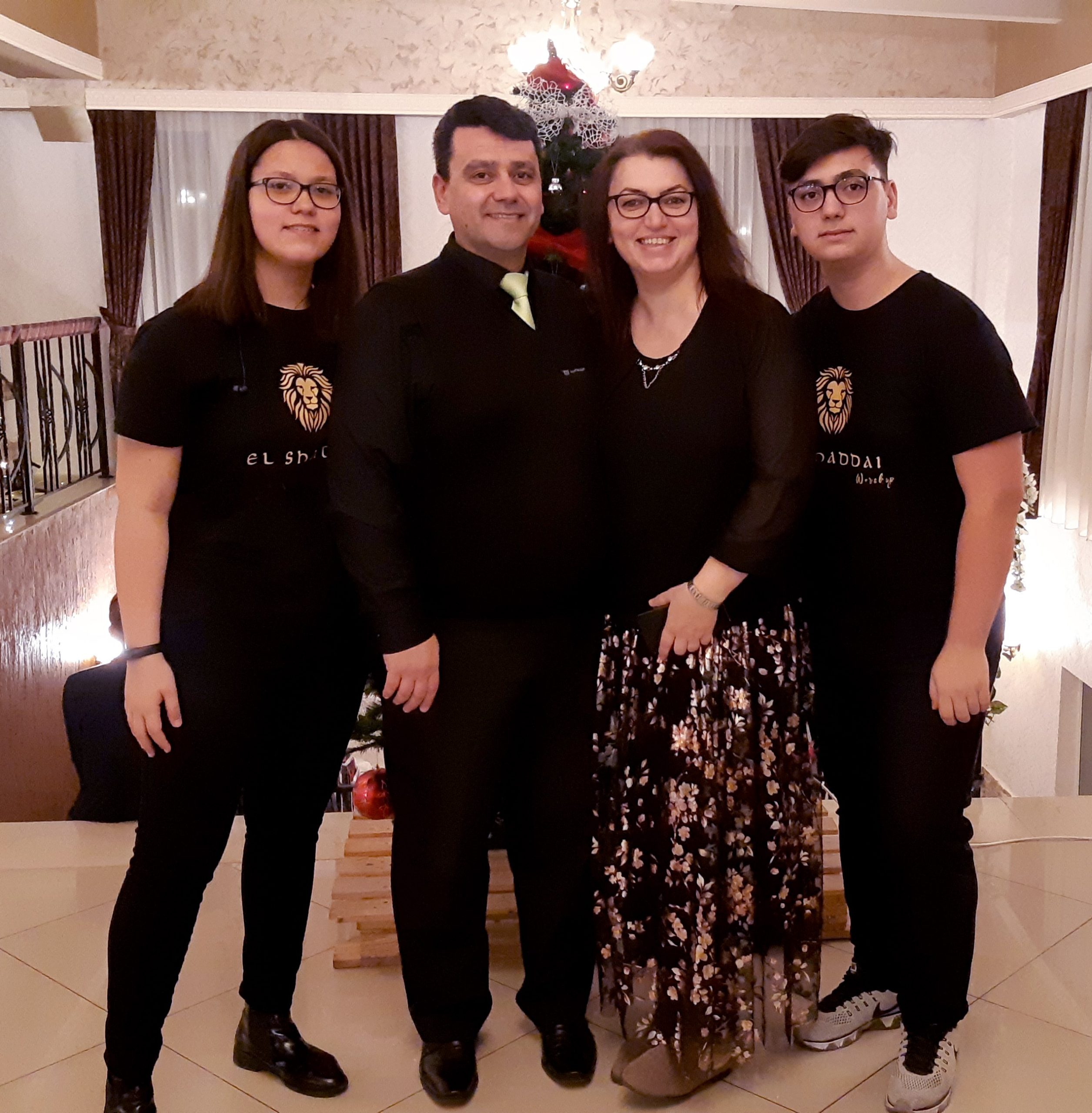 The Pascuti_Family_20191220